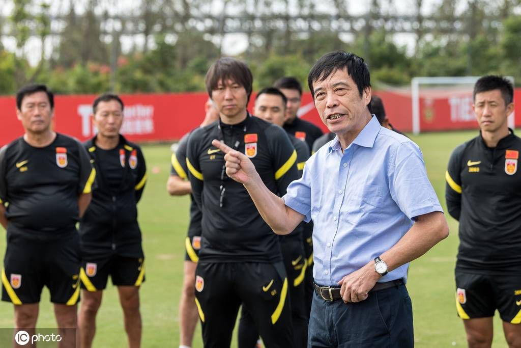 于是，他赶忙问道：什么视频？。